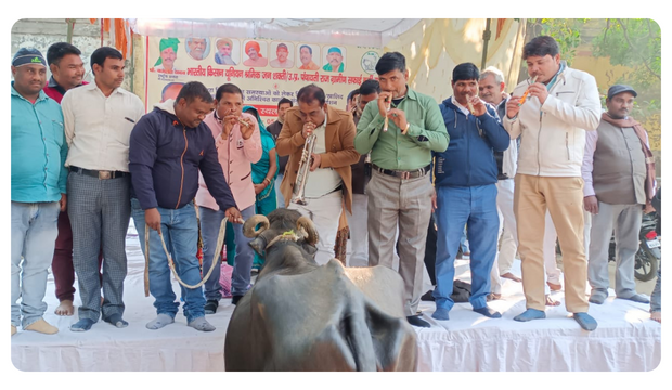 प्रदेश अध्यक्ष की मौजूदगी में जिलाधिकारी ने धरना (Protest) समाप्त करने को कहा